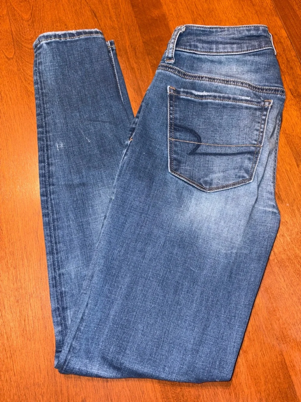 American Eagle Outfitters Women’s Faded Blue Skinny Jeans - Picture 2 of 4